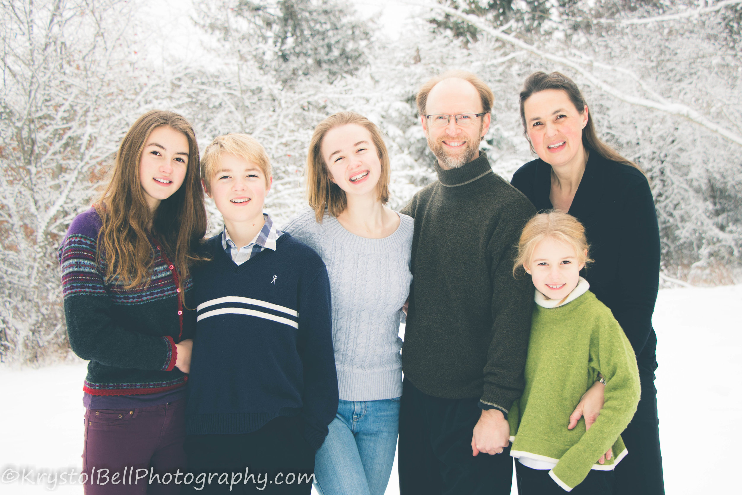 The Symons Family braved -15 to get some pictures in the snow! It was a fun morning of making things work in the frigid temperature and we were rewarded with many lovely photos.