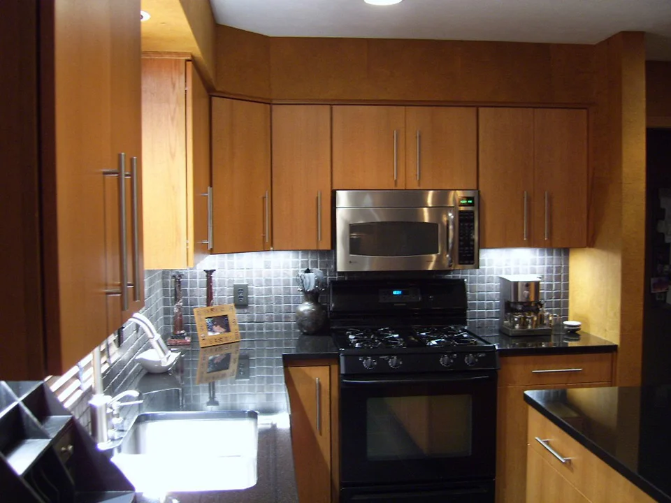 marble-tile-backsplash.jpg
