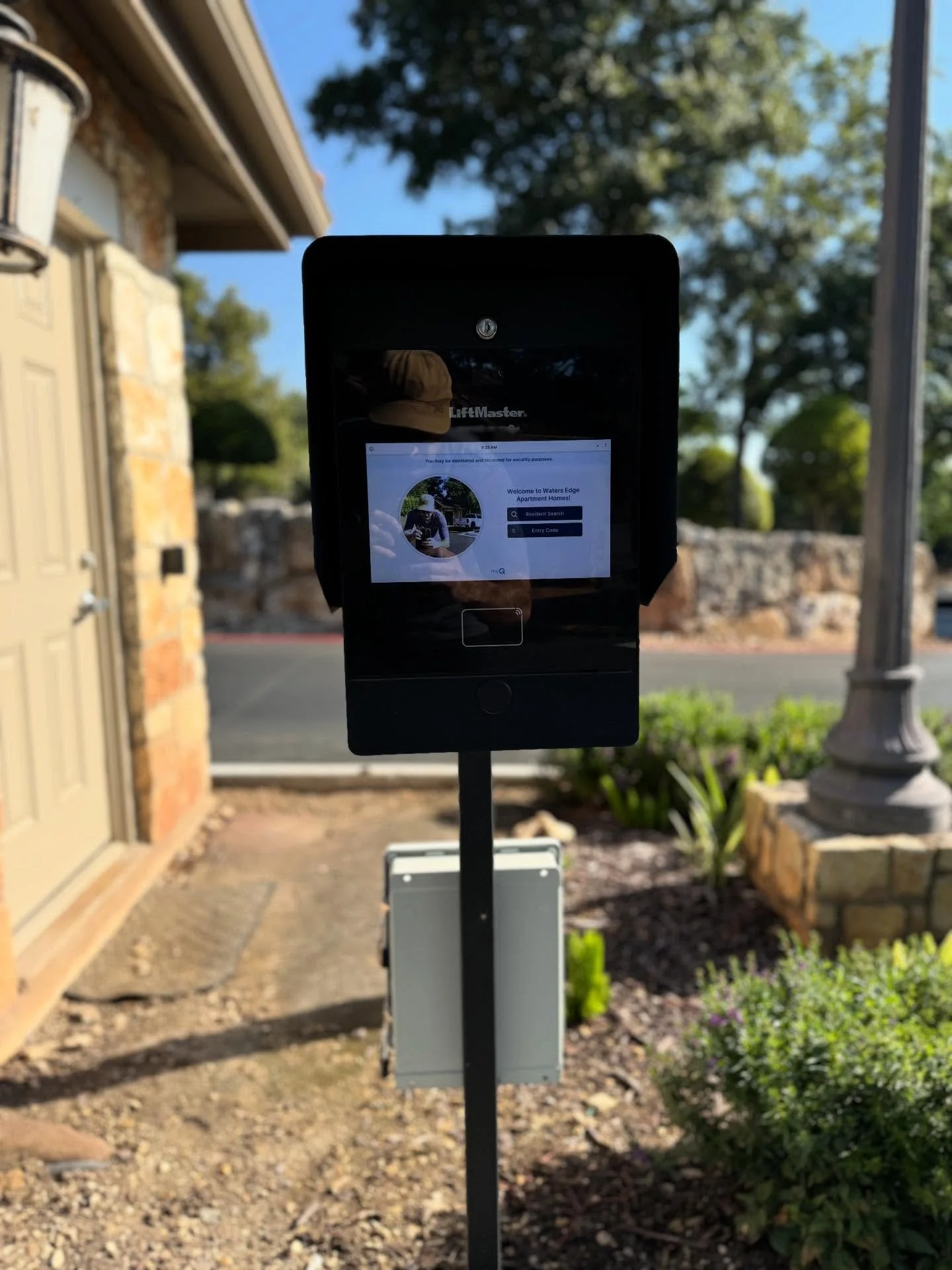 Austin Entry multi-family project featuring the Liftmaster CapXLV2 Entry system.  Resident smartphone control for all entry points, along with RFID vehicular tag reader on the driveway gates.  #accesscontrol #cardreader #liftmaster #gate