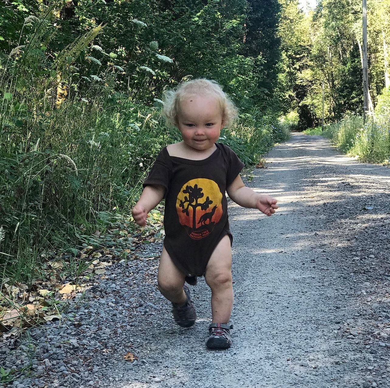 Photos of our stuff out in the wild don&rsquo;t get much better than this. @judyoregan thanks for another great shot! Keep them coming😁 #joshuatree #jt #jtree #jtnp #joshuatreenationalpark #desert #wildchild #onesie #weloveourcustomers #letmesqueeze