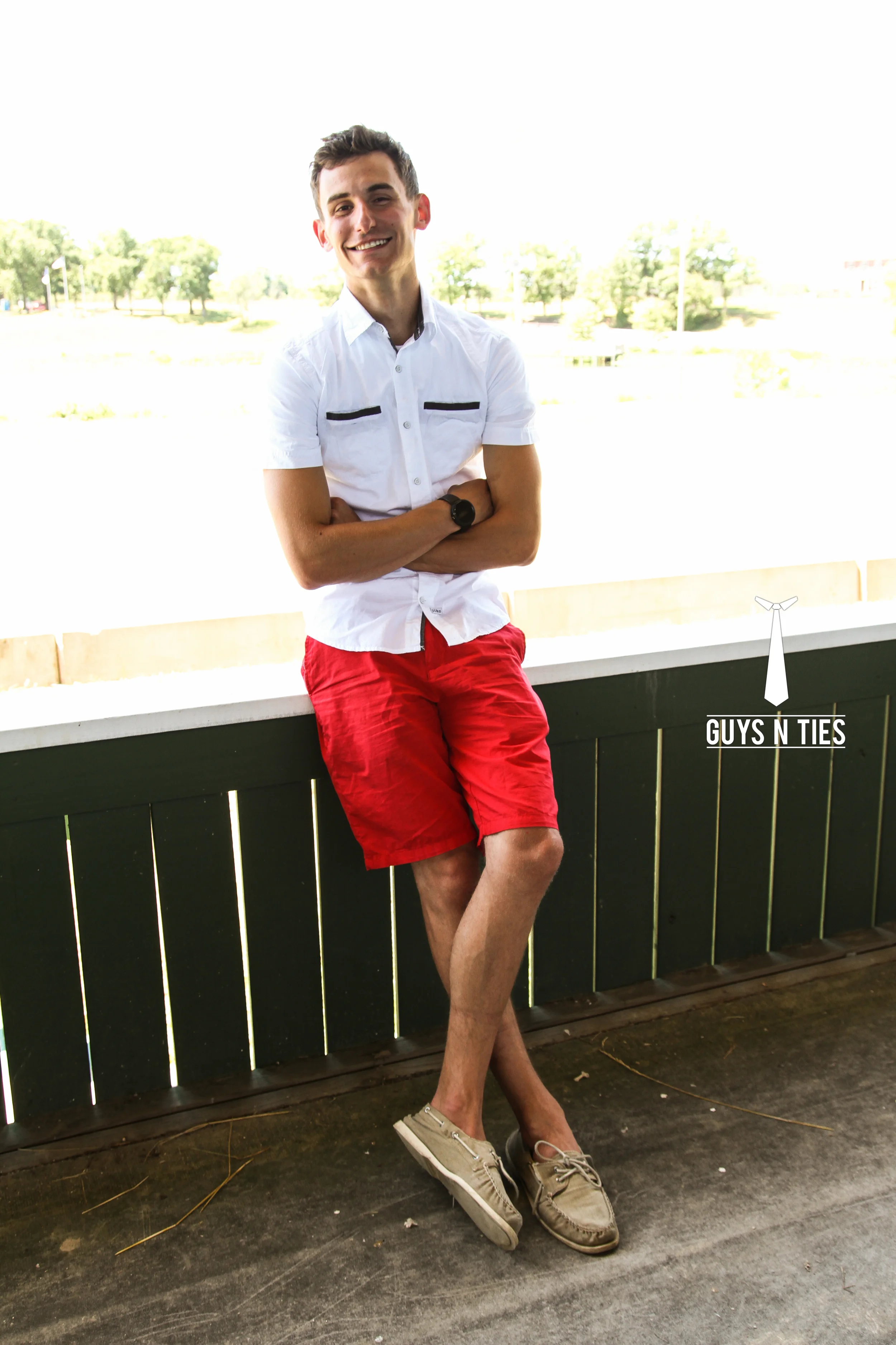 shirts to wear with red shorts