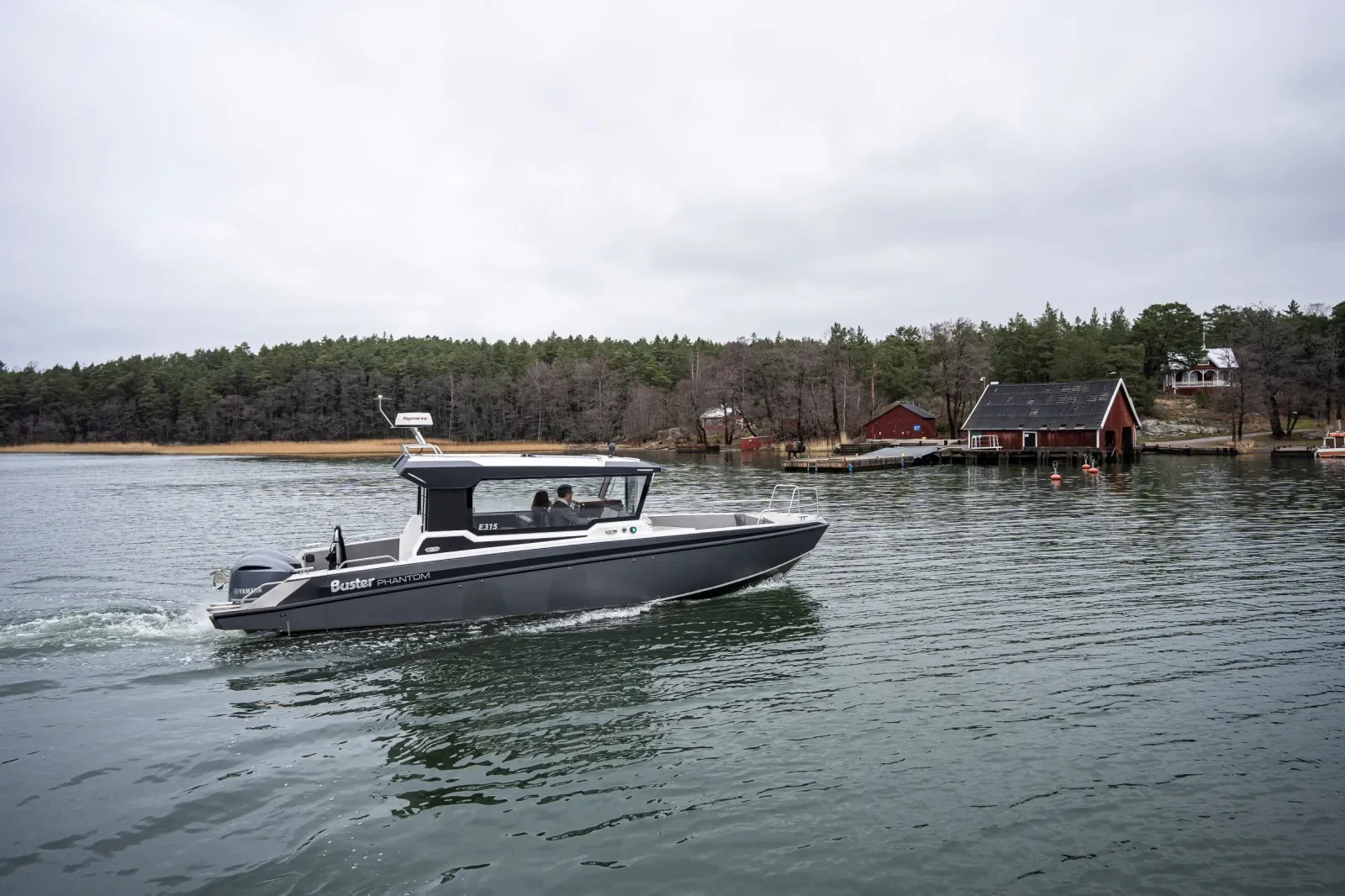 Buster_Boat_Phantom_Cabin_0.jpg.webp