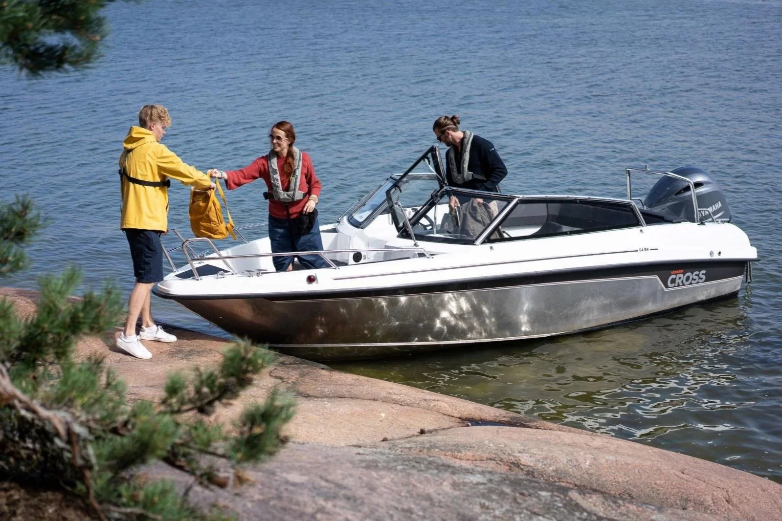 Yamarin_cross_64_Bow_Rider.jpg