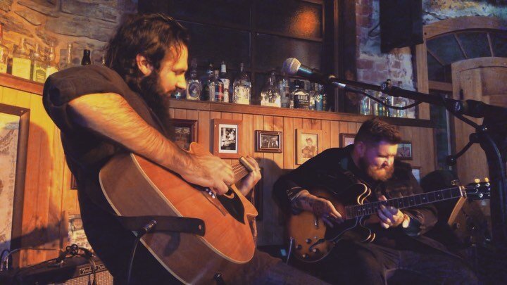 Caught up with @billbarbermusic for a little jam @shotgun.willies on Sunday 🤠 Good times Adelaide! Cheers Bill!