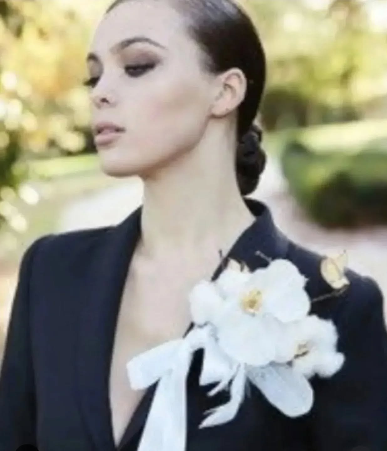 C O R S A G E 
Let us create something truly special for your occasion. We design unique corsages, wrist corsages, and boutonni&egrave;res, each carefully handcrafted to complement your outfit and the style of your event.

Whether it&rsquo;s for a we