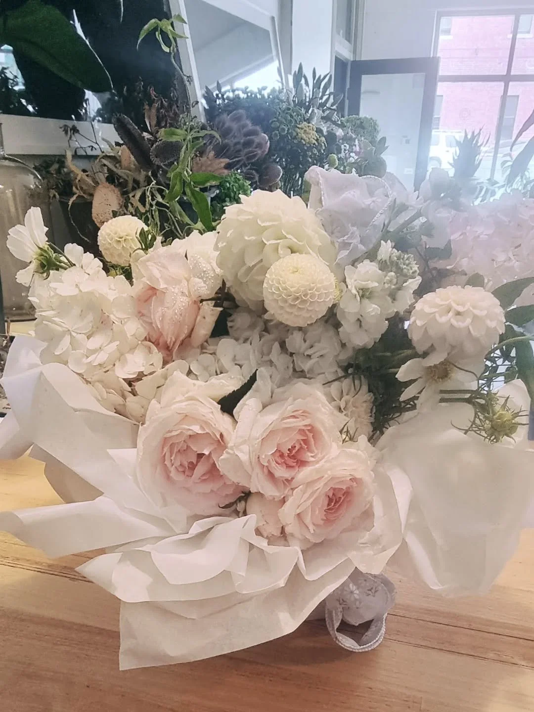 S T R A U S S  P O S Y 
Another of our popular Strauss posys is heading out today.

you can place an order through our website 
www.flowersinavase.com.au/shop

#straussposy #bouquet #flowersinavase1 #macedonrangesflorist
