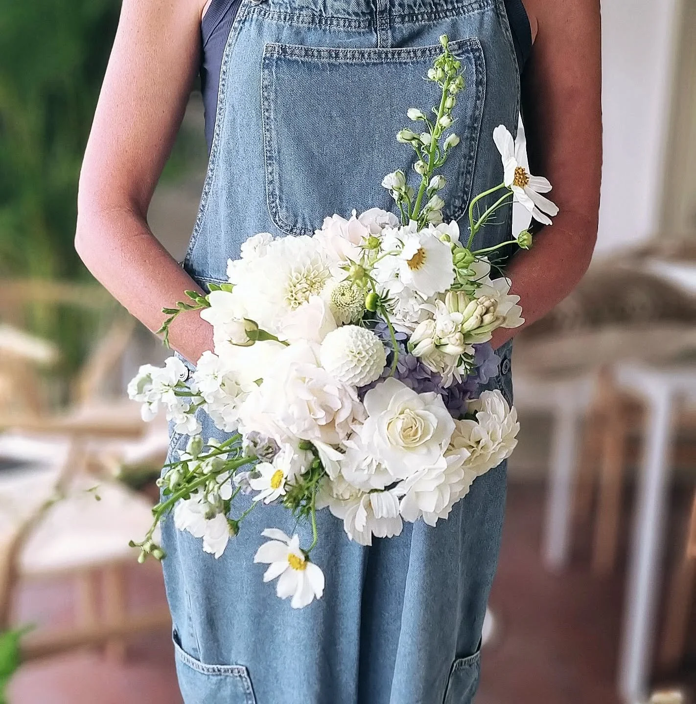 B R I D E S M A I D -
W H I T E  O N  W H I T E 

A gorgeous bouquet for our bridesmaids 👰

Flowers in a Vase