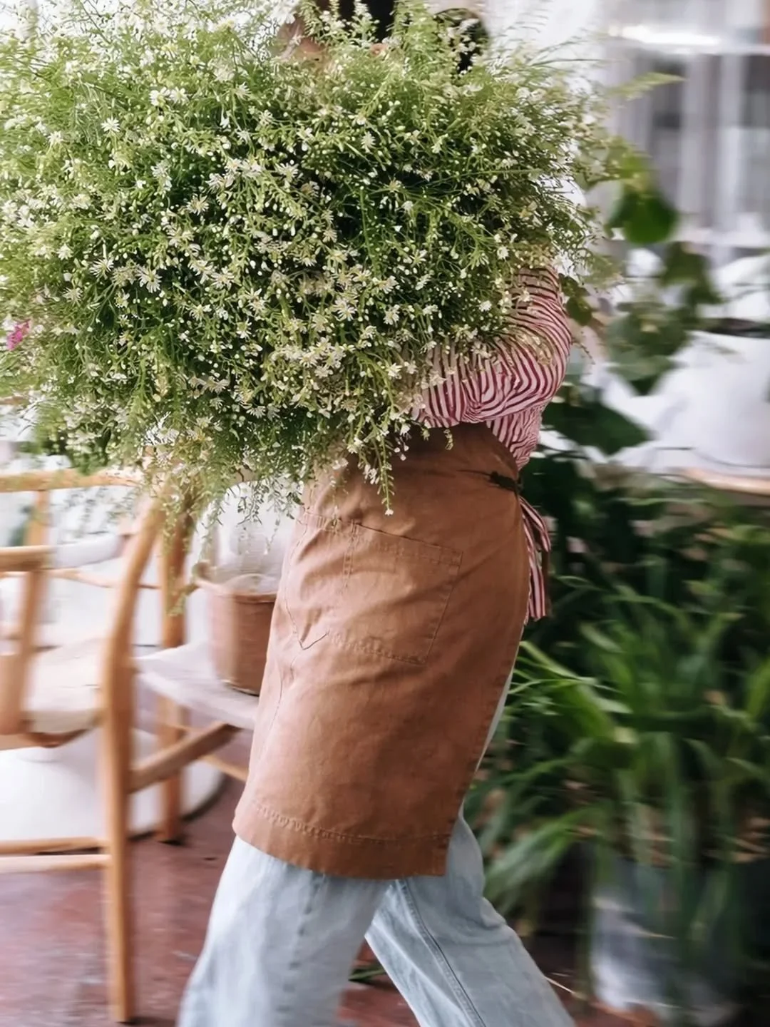 E A S T E R  D A I S Y🌼

We love Easter daisy.  We have big beautiful bunches instore.  Don't miss out.  Flowers in a Vase.

#Easterdaisy #woodend florist #flowersinavase
#Easter #seasonalflowers