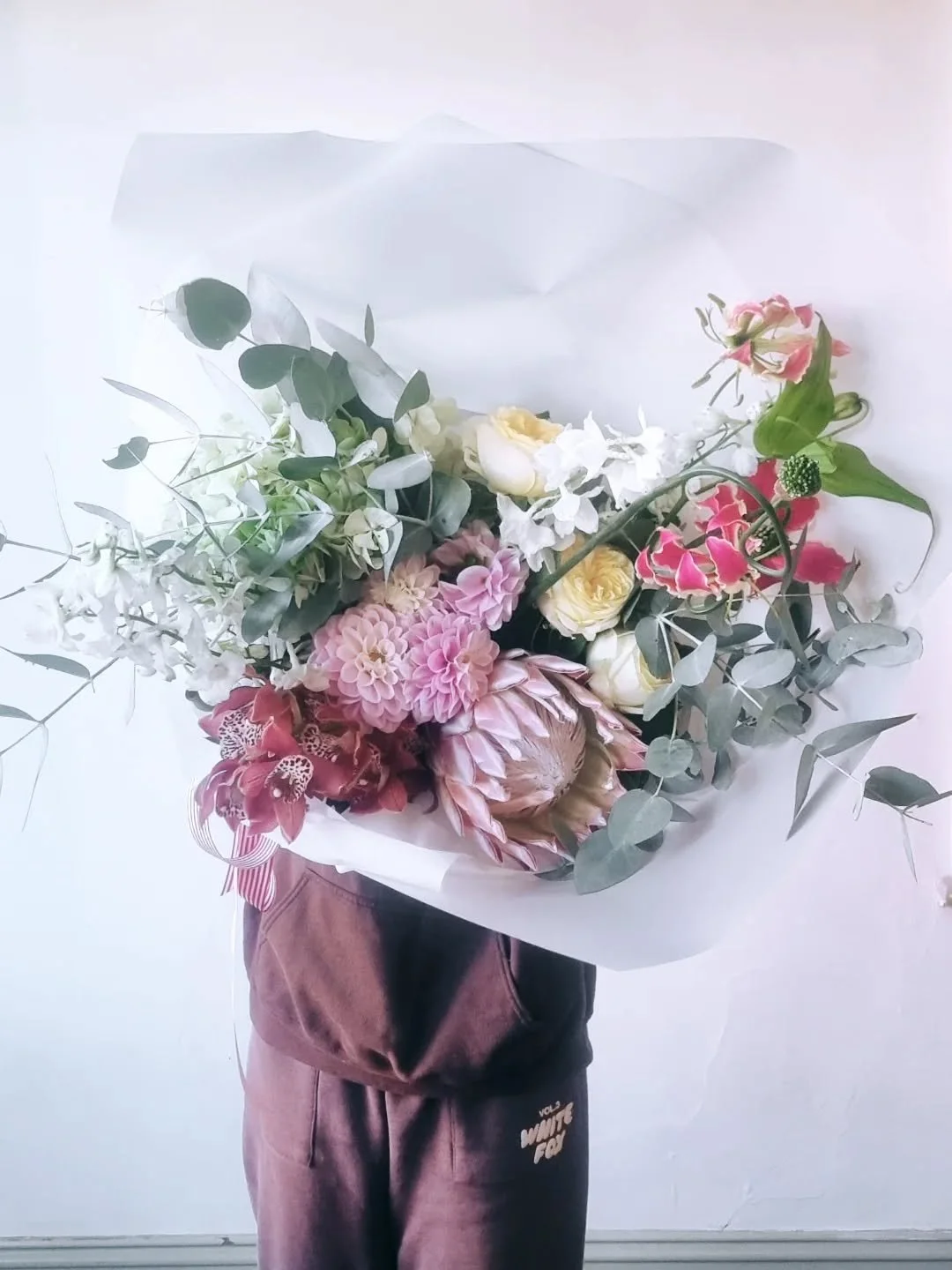 A  B I R T H D A Y  B O U Q U ET
A mixed - native and classical bloom arrangement for a  much lived mum on her special birthday today.