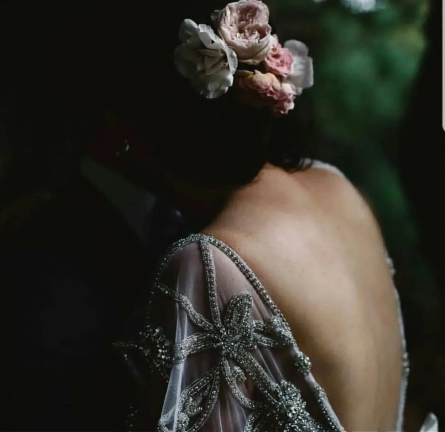 W E D D I N G  D A Y  H A I R
The effortless beauty of garden roses woven through your hair &mdash; a soft, elegant finishing touch for your wedding day look.

Simple, romantic, and timeless.

repost.