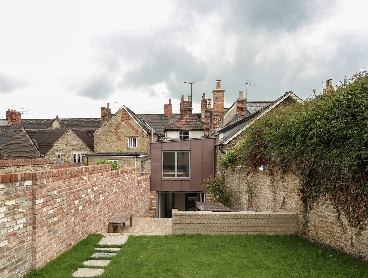 16-Bruton-Narrow-House-Somerset-Prewett-Bizley-Architects-Garden-Zinc.jpg