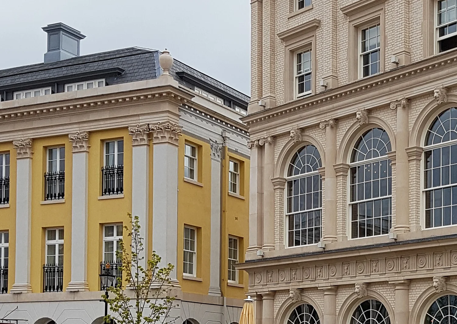 Poundbury-Dorset-Architect-tromp-loeil-classical-terry-queen-mother-square.jpg