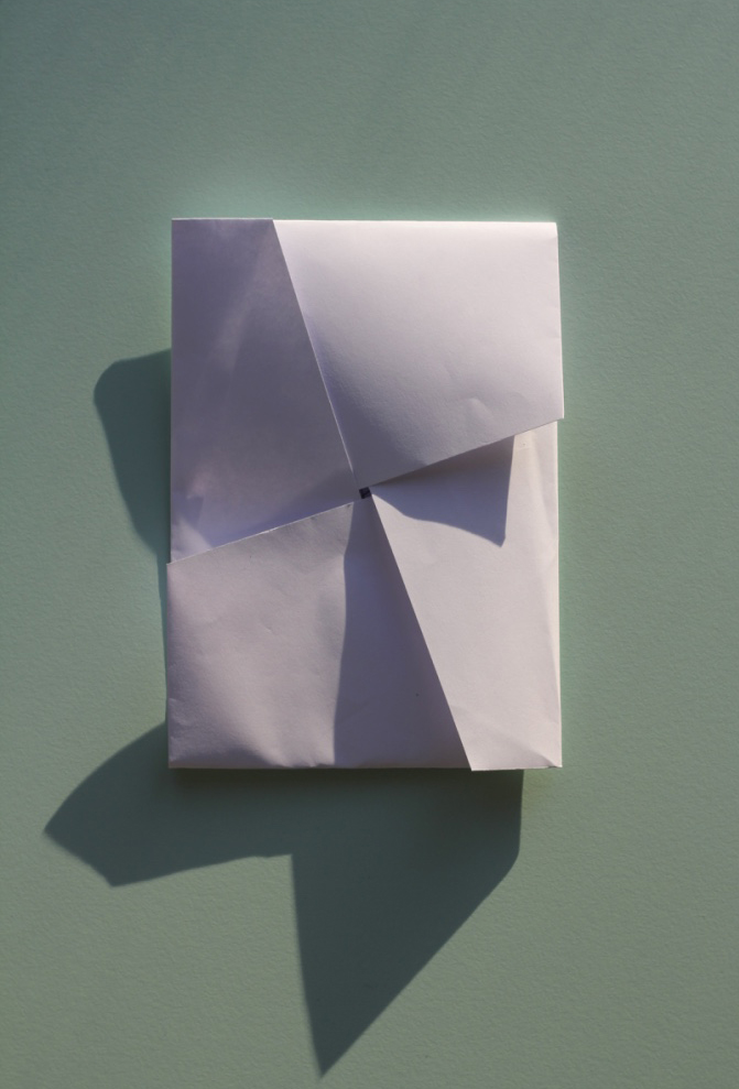 Voila! Ét styk foldet papir med plads til print, udklip, et brev eller andet godt. 