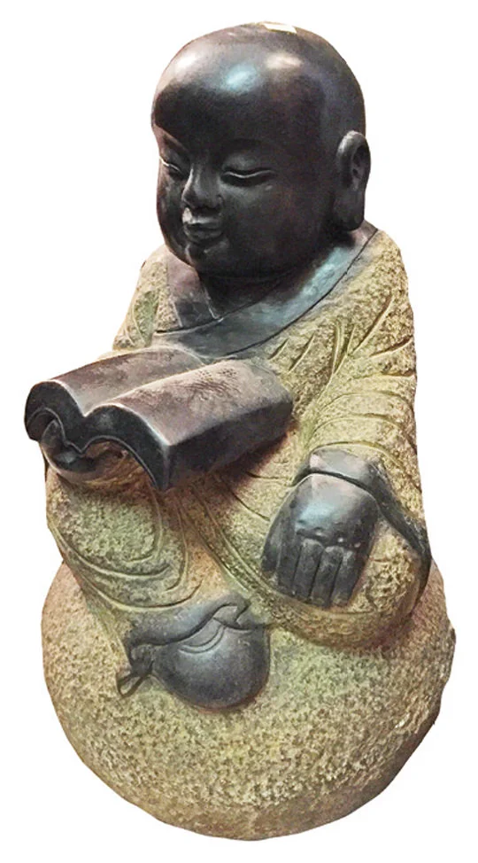 Dieser LESENDE MÖNCH ist eine besonders schön gearbeitete Steinmetzarbeit aus der Provinz Hebei in China und ein Unikat. Höhe 50 cm. 460 €