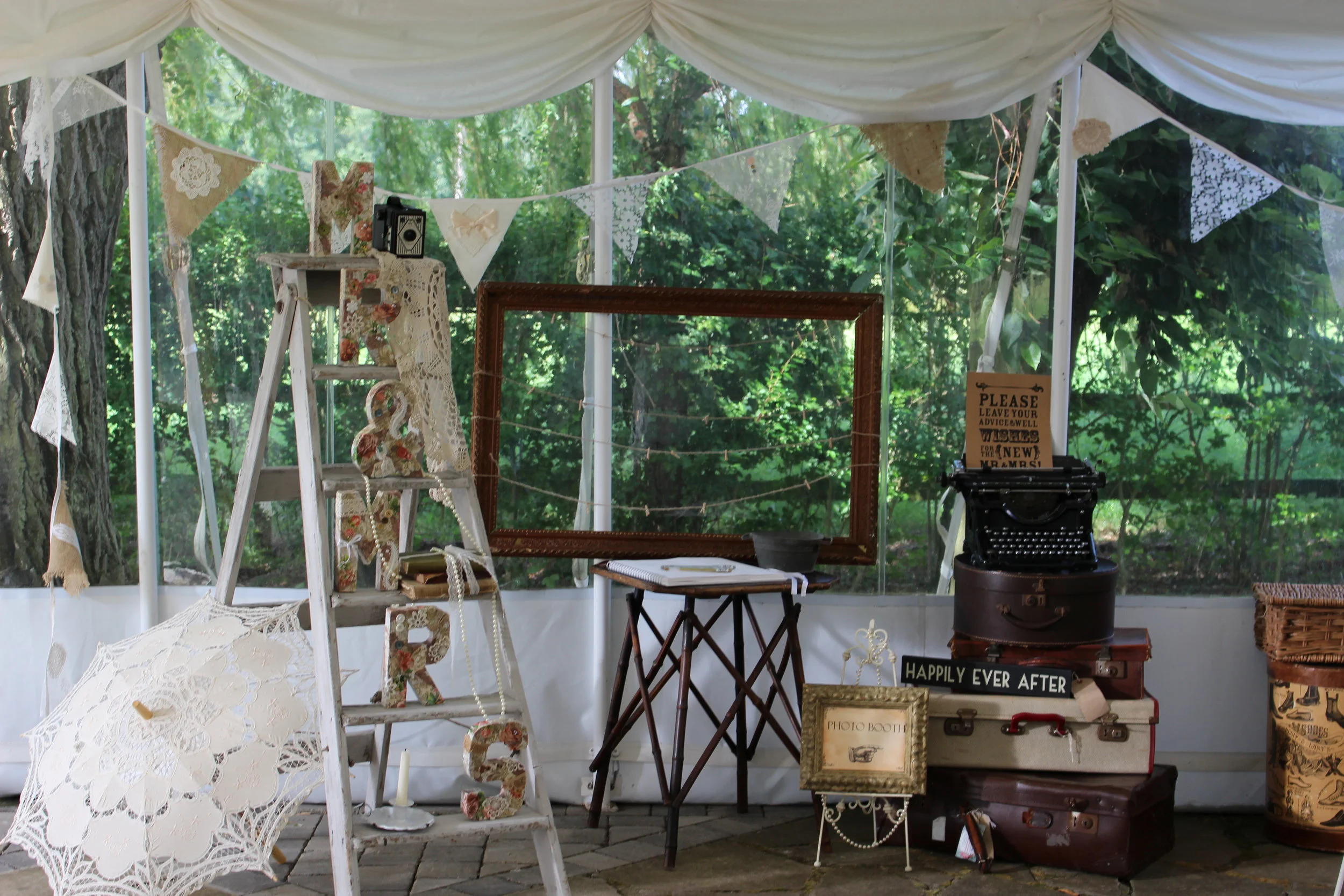 Ladder and frame to pin poliroid photos - inspiration.JPG