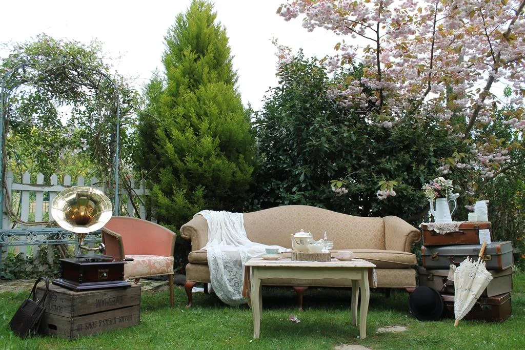 Outside vintage backdrop.JPG