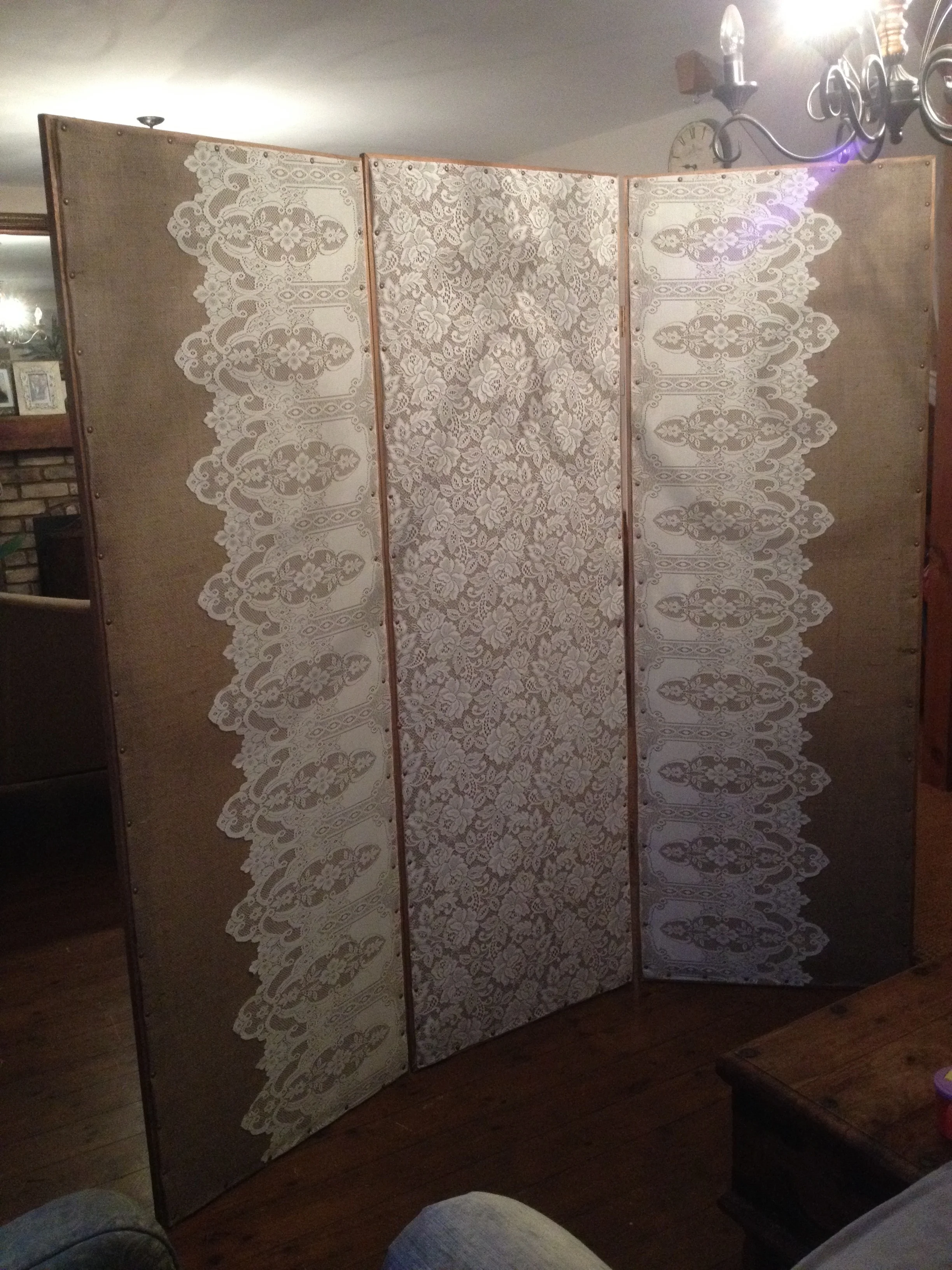 screen - lace and hessian.JPG