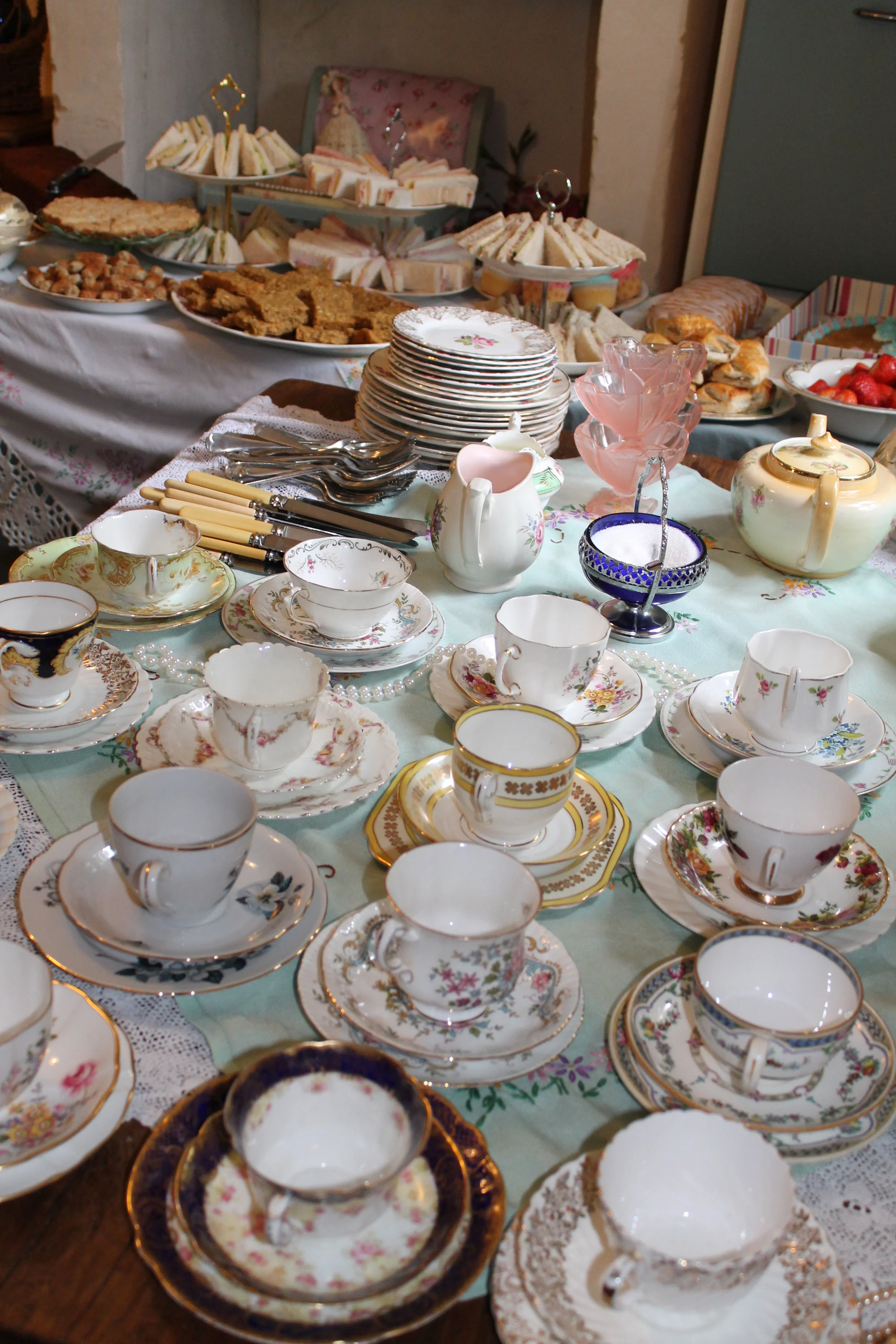 Buffet style lay out - Anniversary.JPG