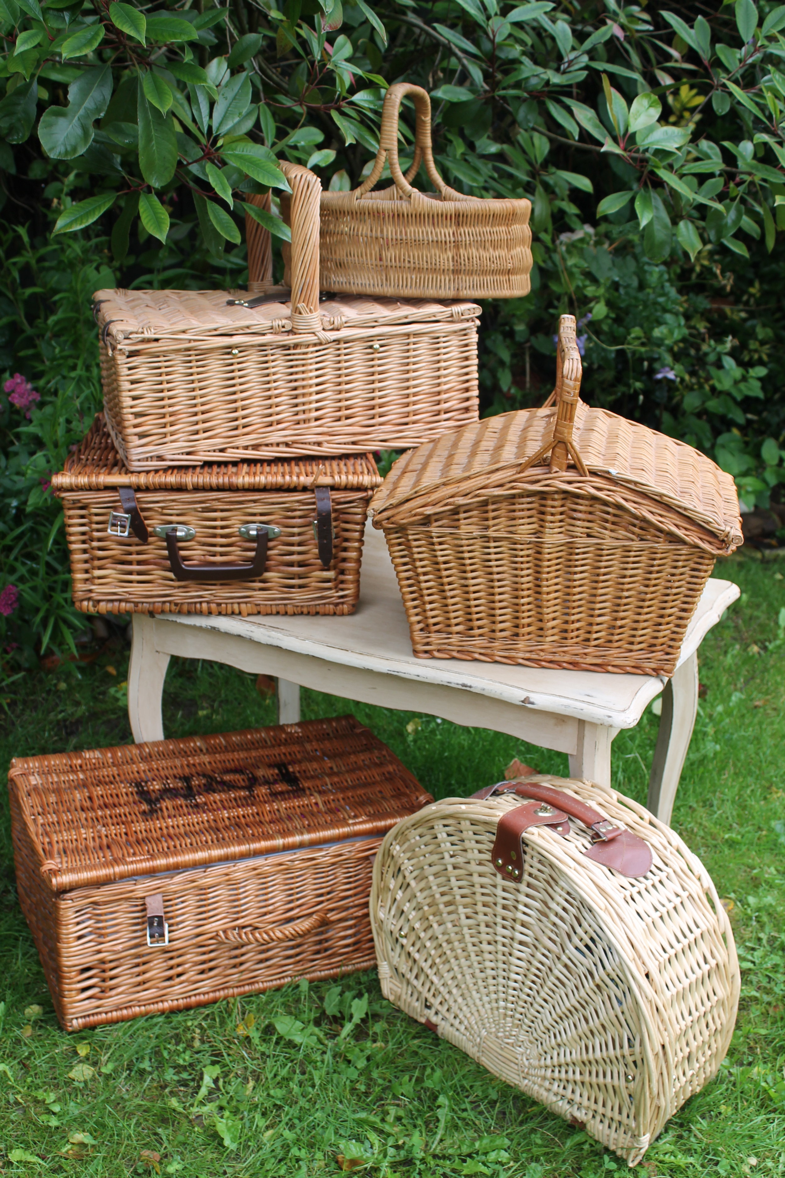 picnic baskets.JPG