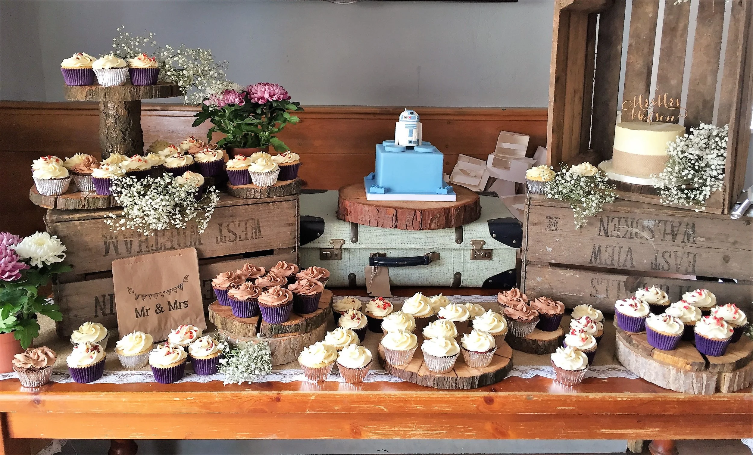 rustic cake table 