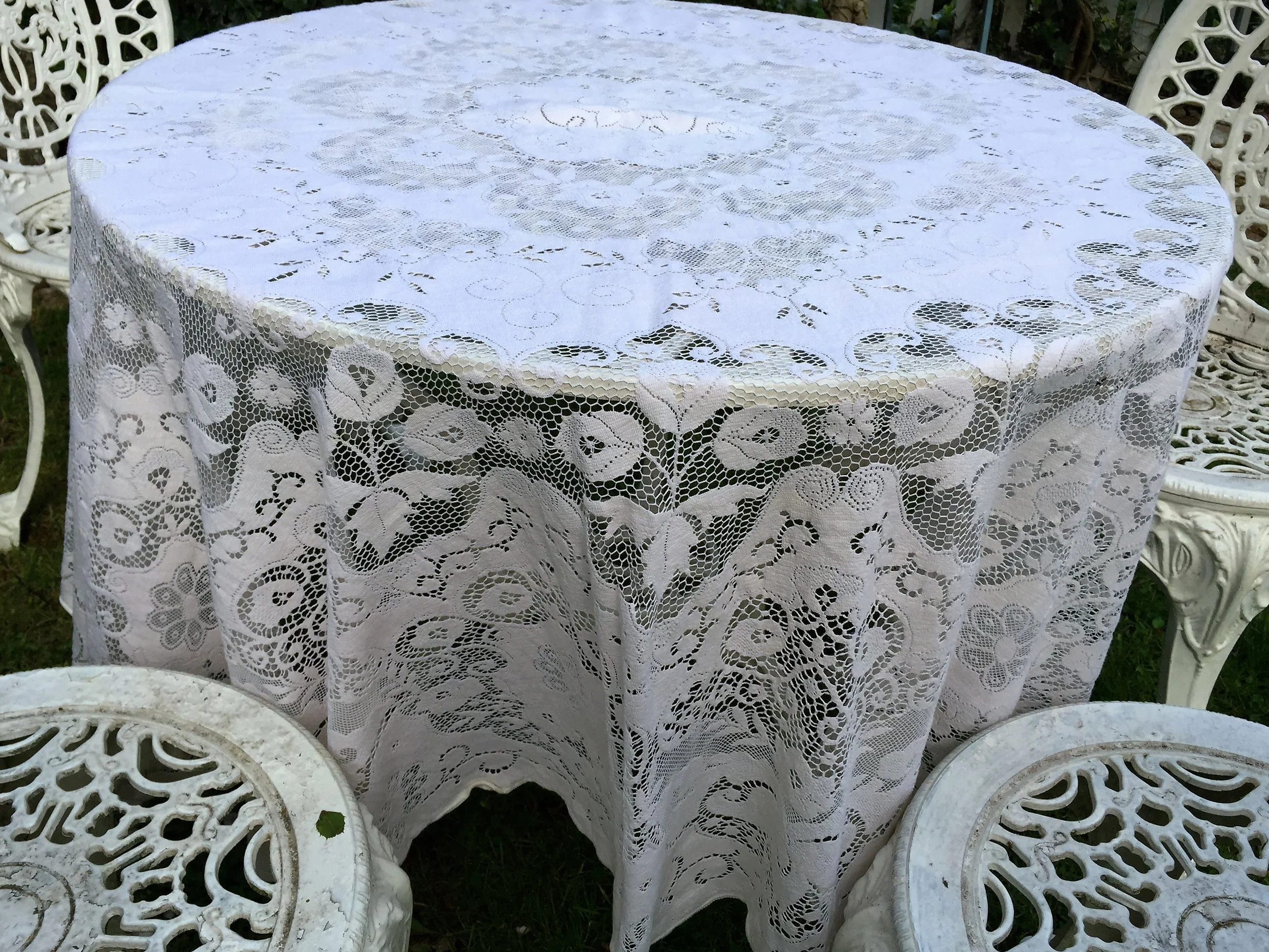 Lace table cloth hire 