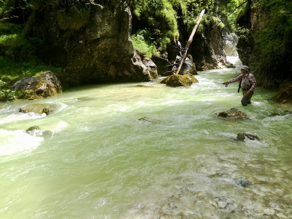 Steinberg_hellgru╠ênes_Wasser.jpg