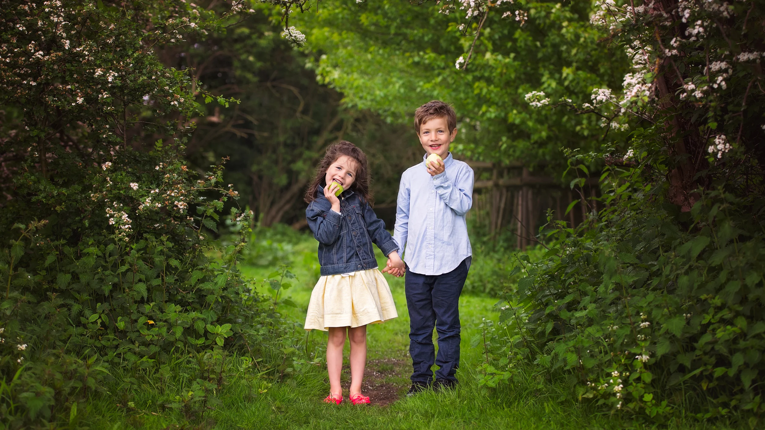 Dylan+_Emily_Apples_2786FINAL16x9.jpg