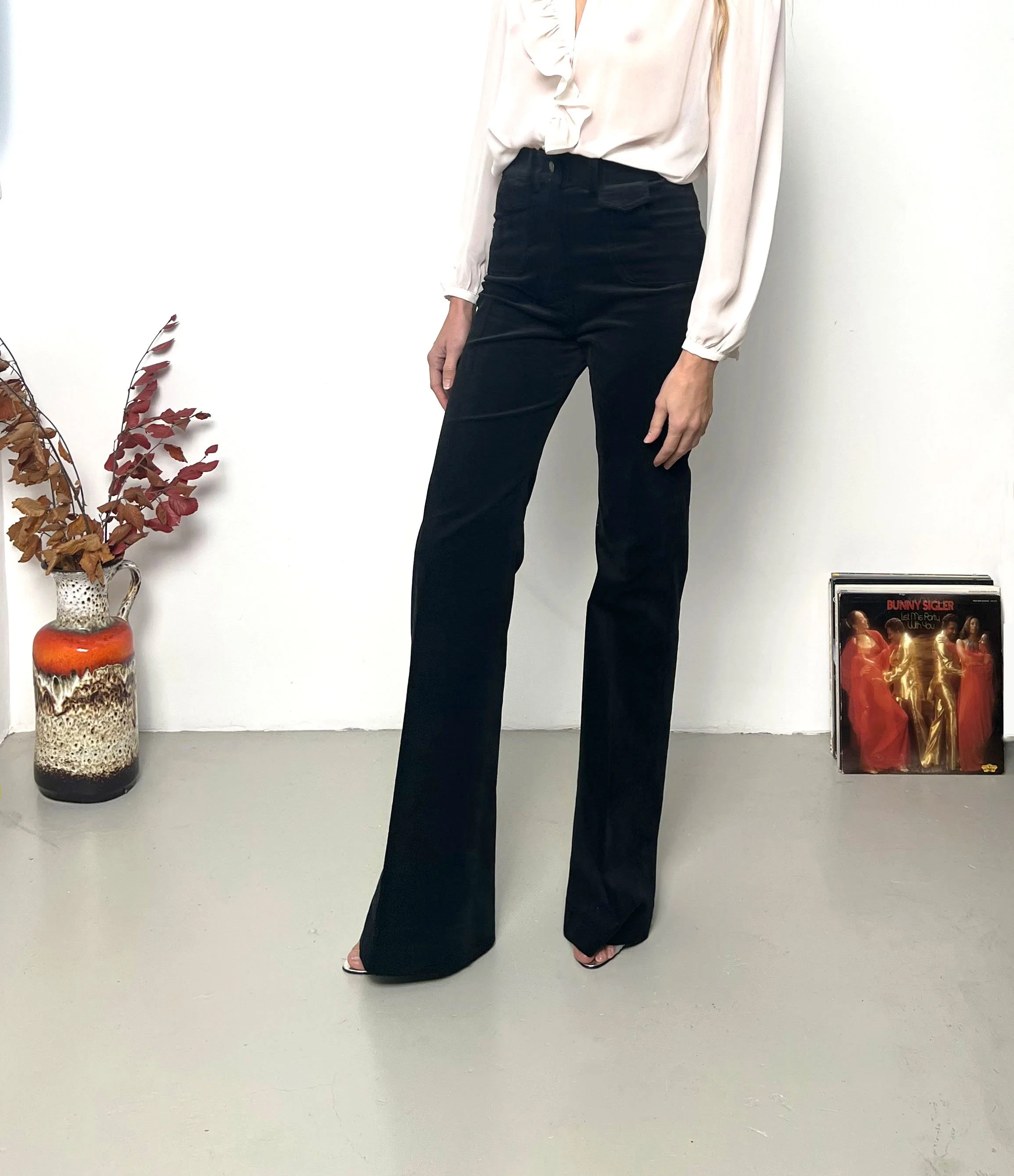 Pantalon Judy noir côté .jpg