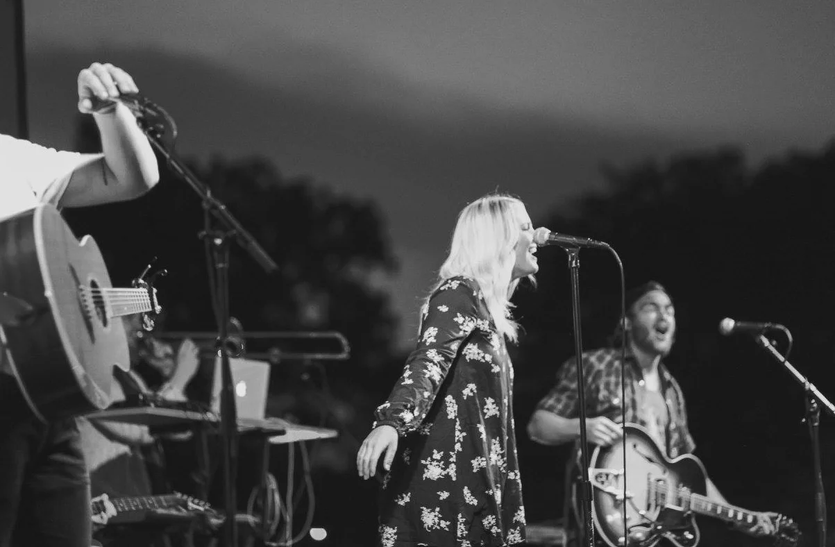 Karsen Kramer singing in Hubbard Park