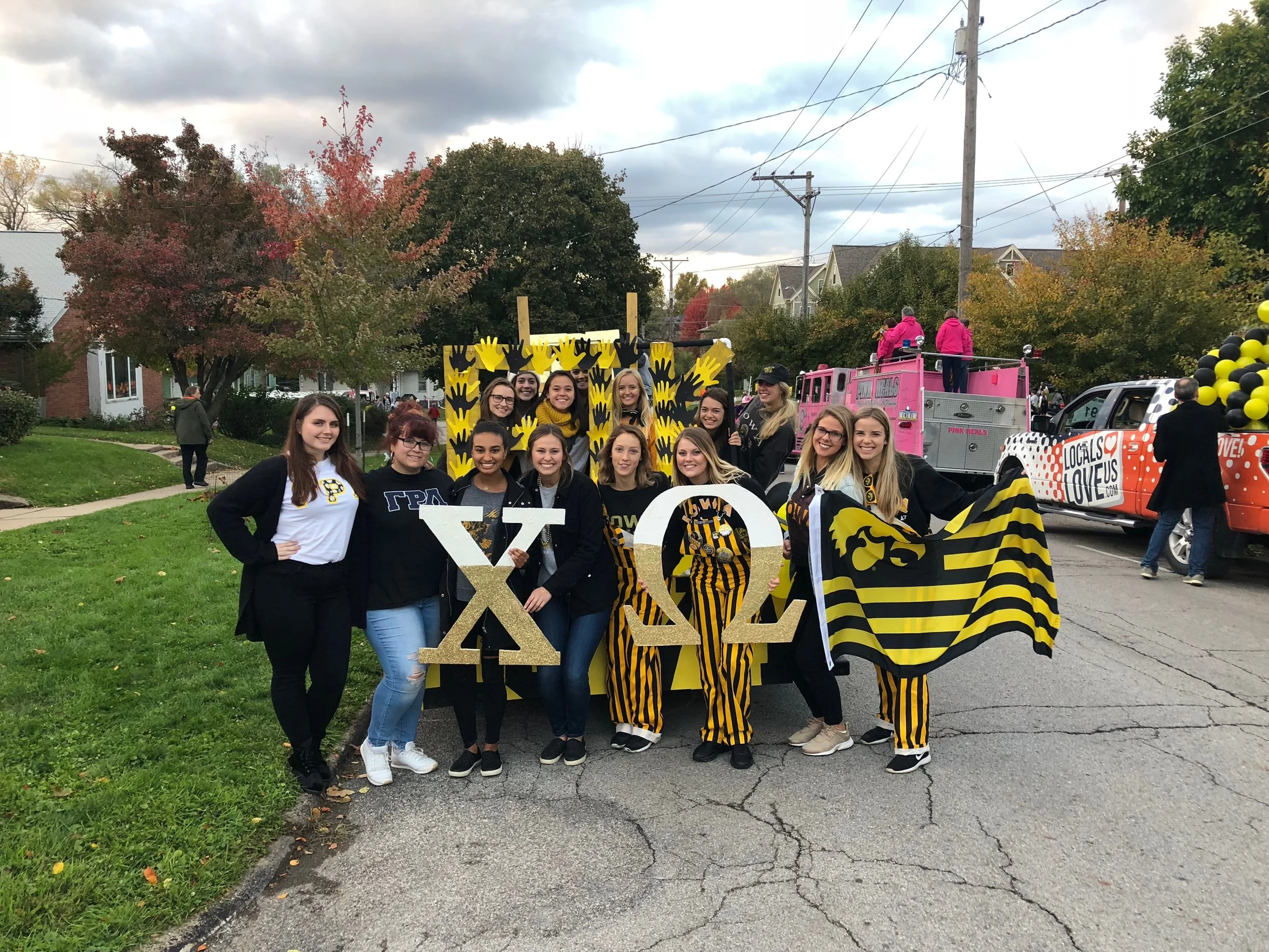 chi-omega-gamma-rho-lambda-parade-float.jpeg