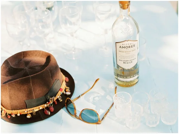 tequilla detail table Amores Mezcal