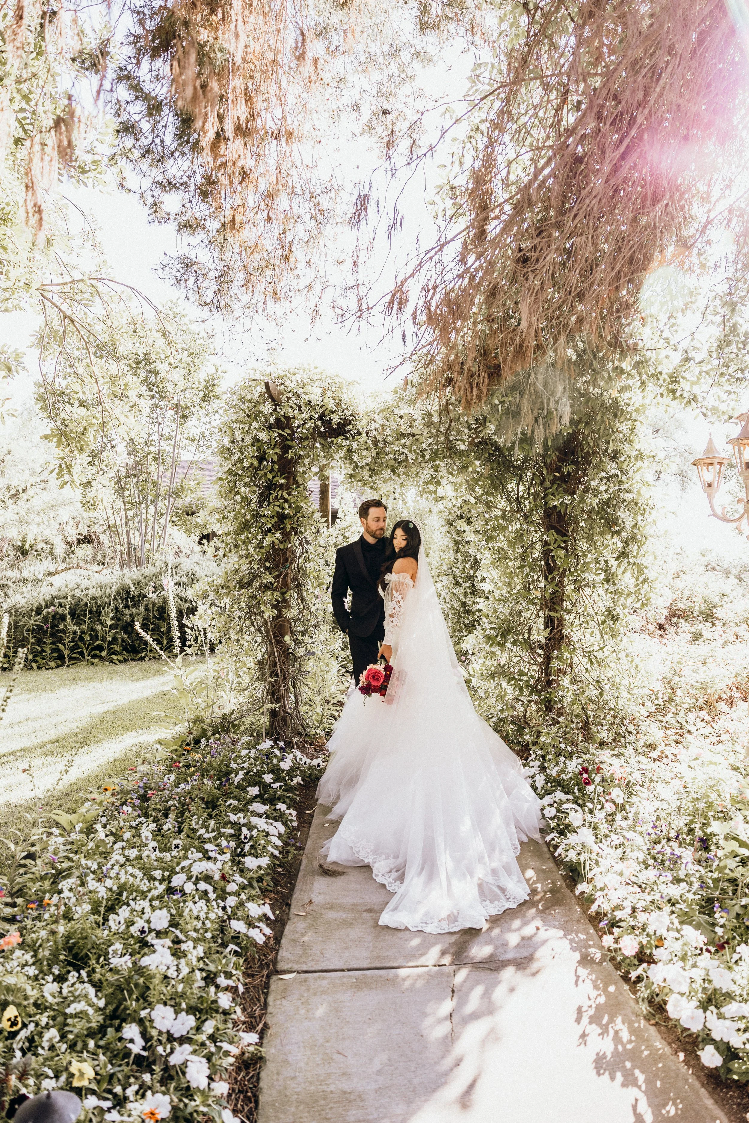 A Dreamy Affair: Taylor and Graham's Wedding at Ethereal Gardens