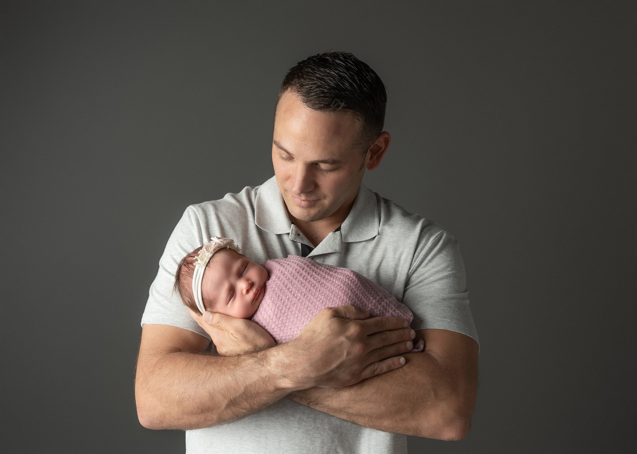 boca-raton--photography-dad-with-newborn-daughter.jpg