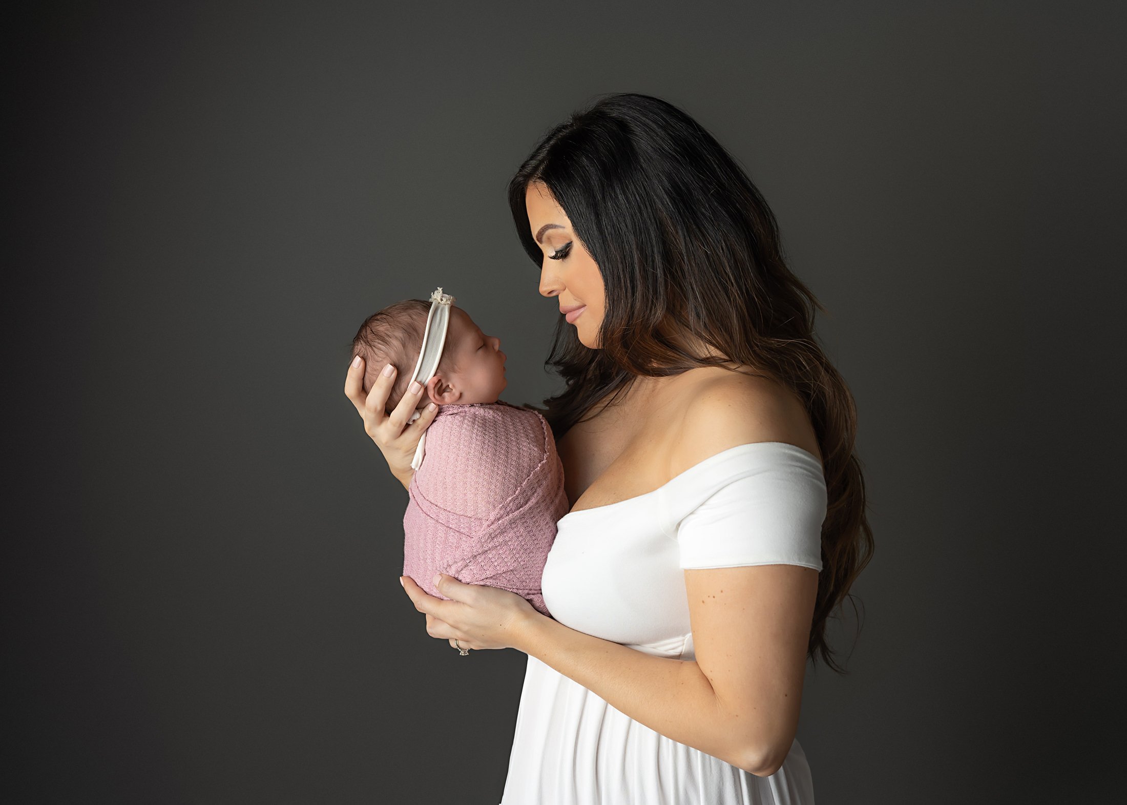 boca-raton--photography-mom-with-newborn-daughter.jpg