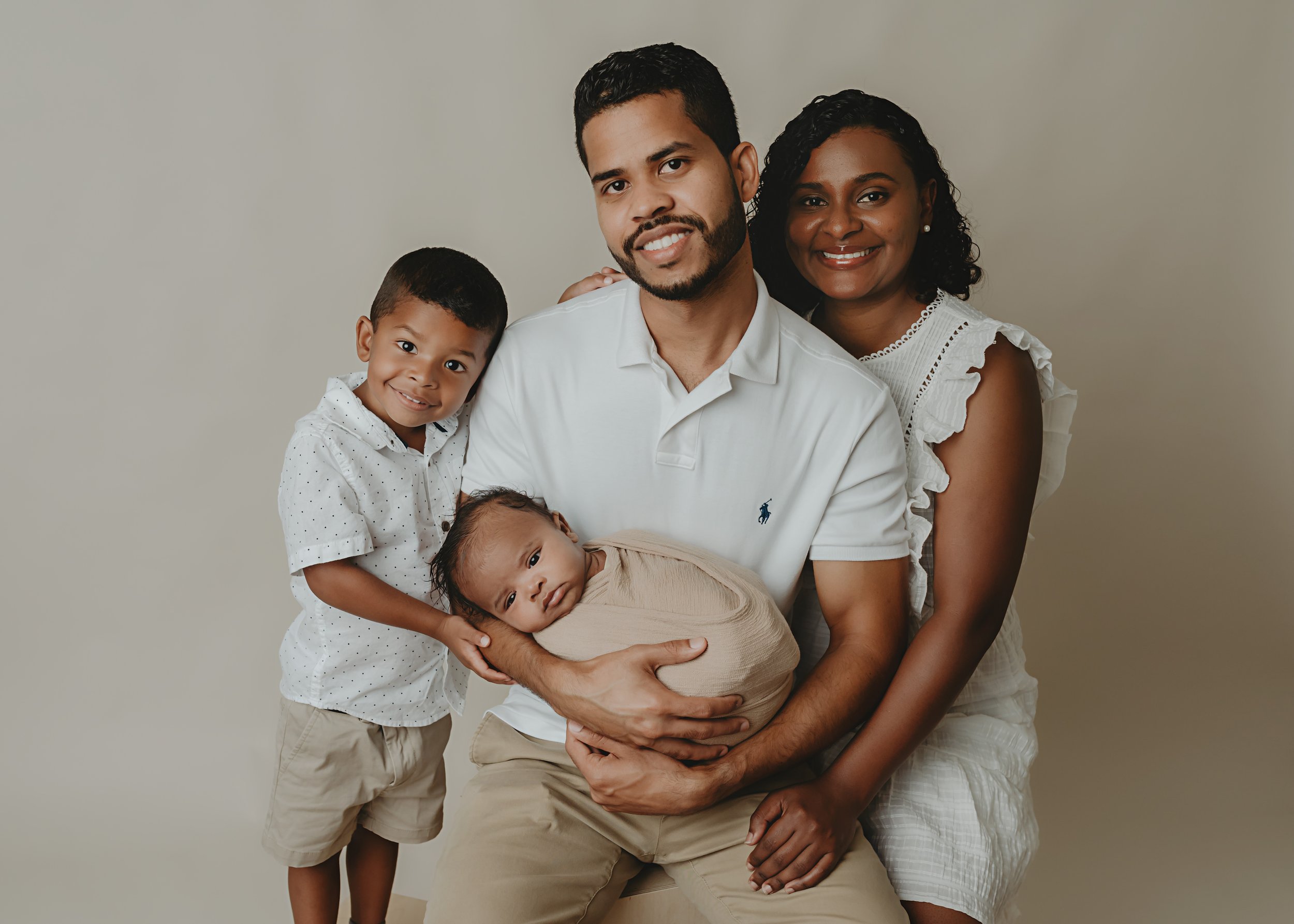 fort lauderdale family photo with newborn and sibling