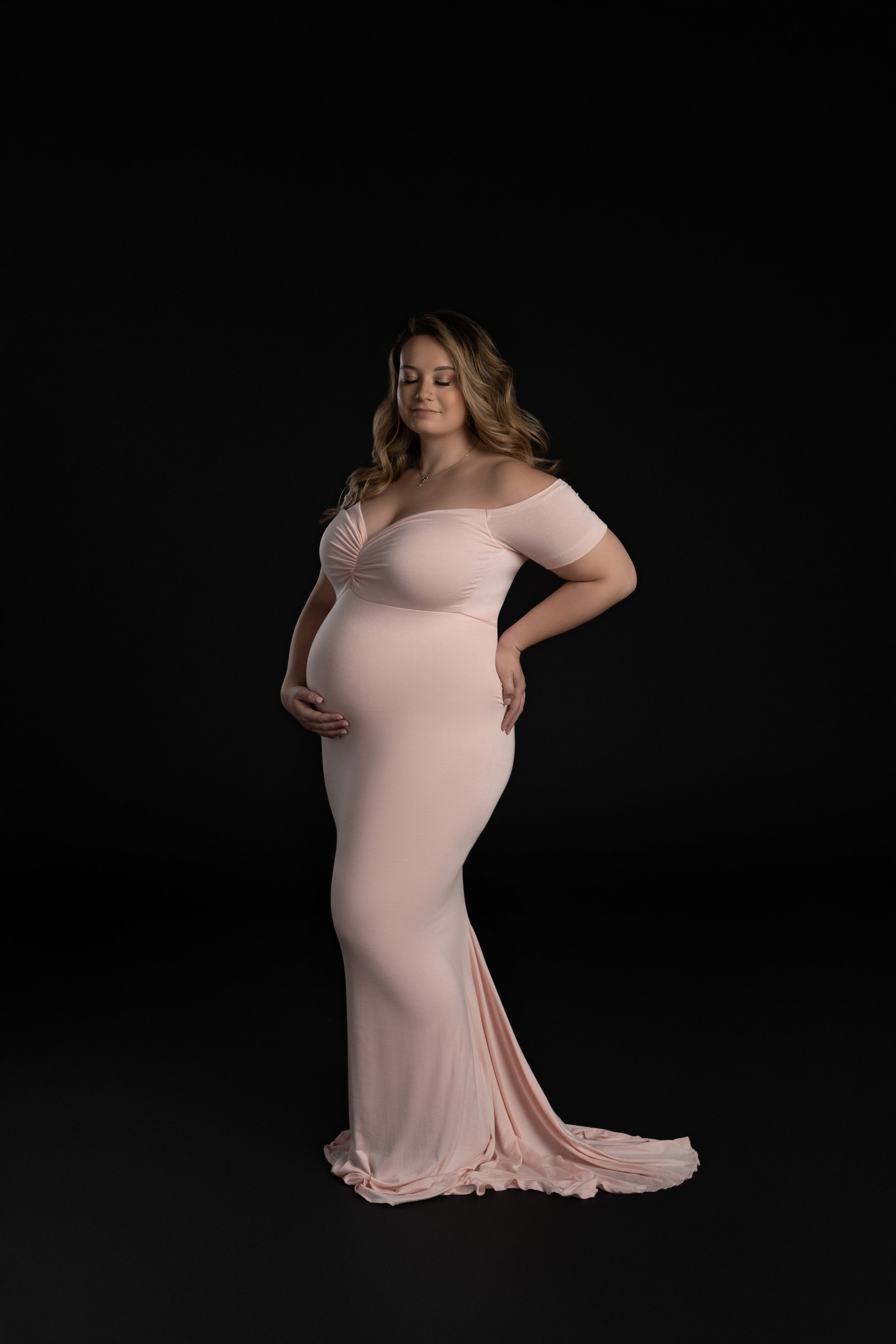 Boca-raton-maternity-photographer-mom-on-black-background