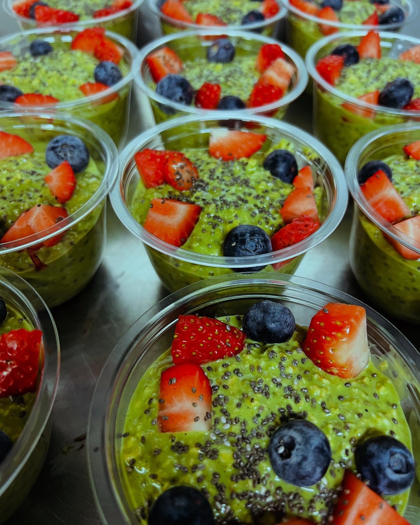 Vanilla Matcha Overnight Oats.
It&rsquo;s a great way start to your morning &hellip;.