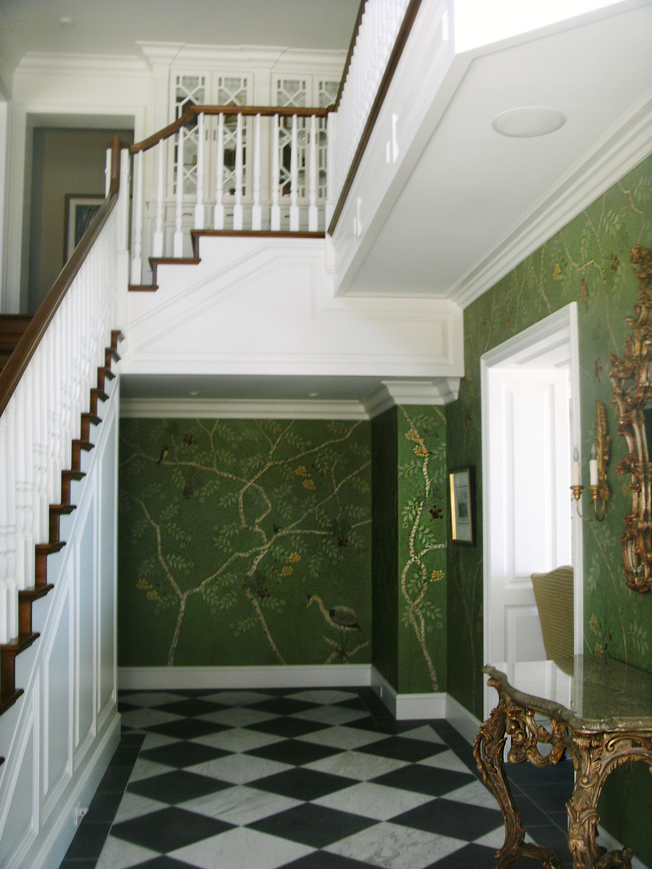  Hand painted chinoiserie walls in a Lido Island Estate. 