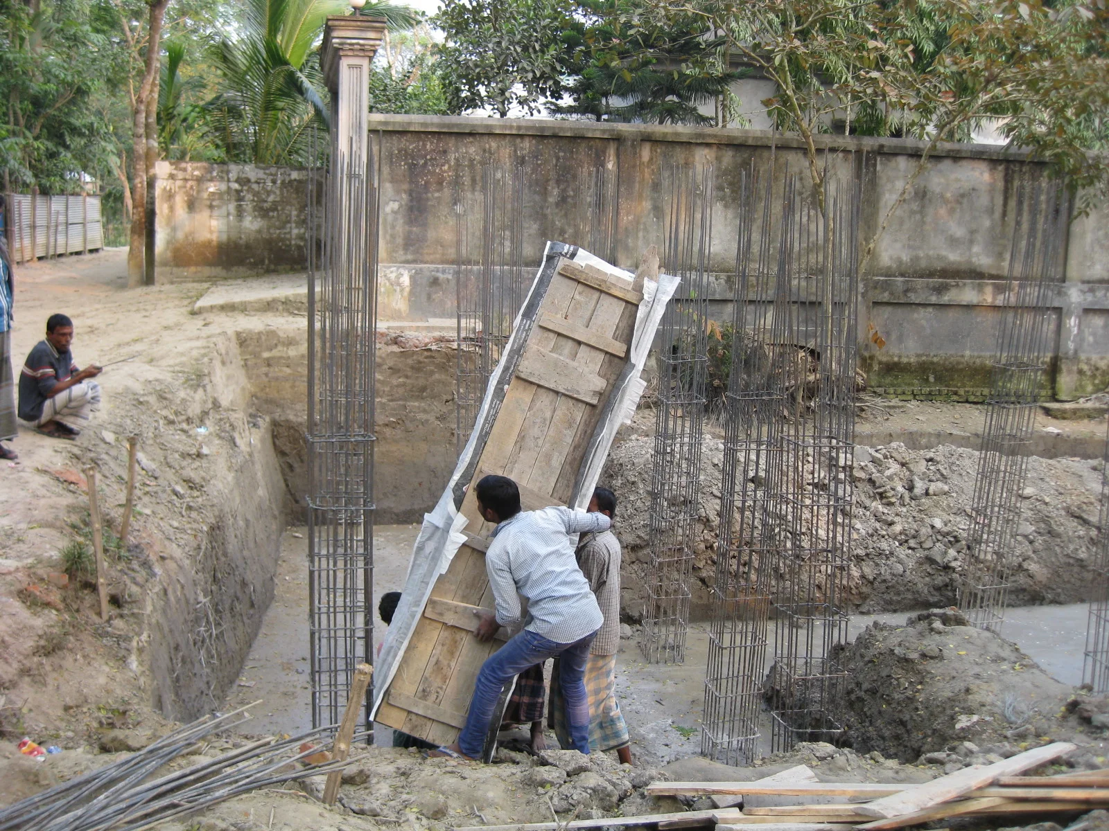   PHASE 1 - WOMEN'S LITERACY AND HEALTHCARE CENTRE    January 2015   Construction Phase 1: During phase 1 the foundations were laid and the concrete columns and floor slabs were constructed.  We hosted a number of workshops with local craftsmen to re