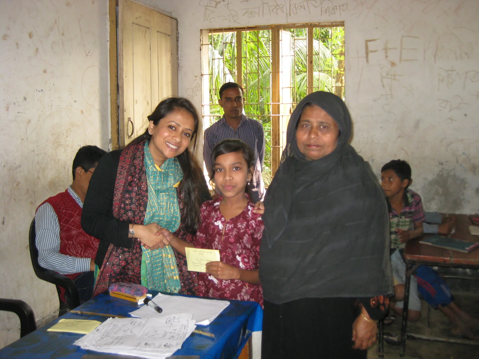   SCHOLARSHIP AND PRIZE GIVING CEREMONY   Scholarships were awarded by Mannan Foundation Trust, to the students who became first in their classes. Prizes were distributed to the winners of Learning Through Drawing competition which encouraged student