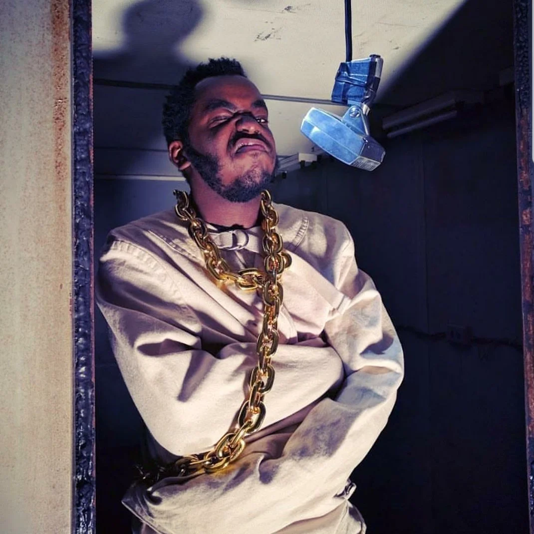 Marco Pavé fully bound on set of Sacrifice