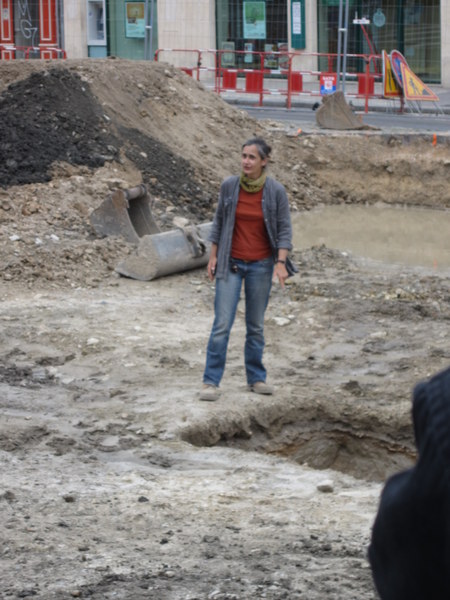 An archeologist/professor lecturing the crowd at a just-discovered Roman site in the center of Caen, June 2011.