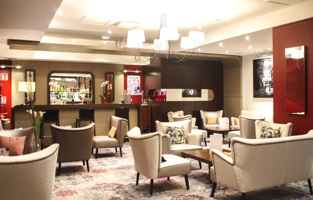 The lounge/bar at the Hotel Mercure in Angers. Photo from ebooker.com