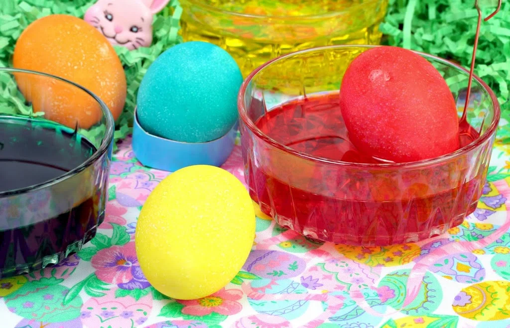 coloring-easter-eggs-300x1931.jpg