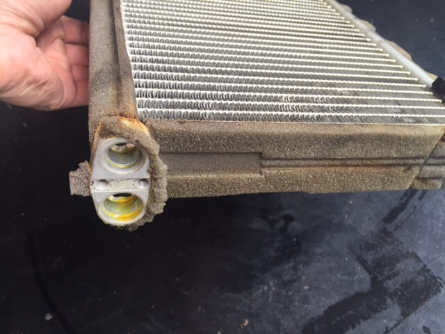 The leakage from the two passageway in the cooling coil is the reason why the air-con gas to able to escape from the air-con system. 