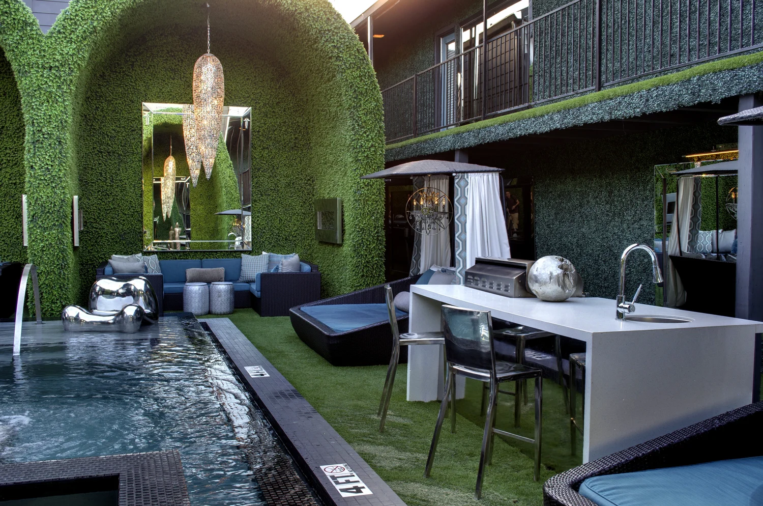 28-5200(greenhouse)+04-17+Courtyard+1+Day+copy.jpg