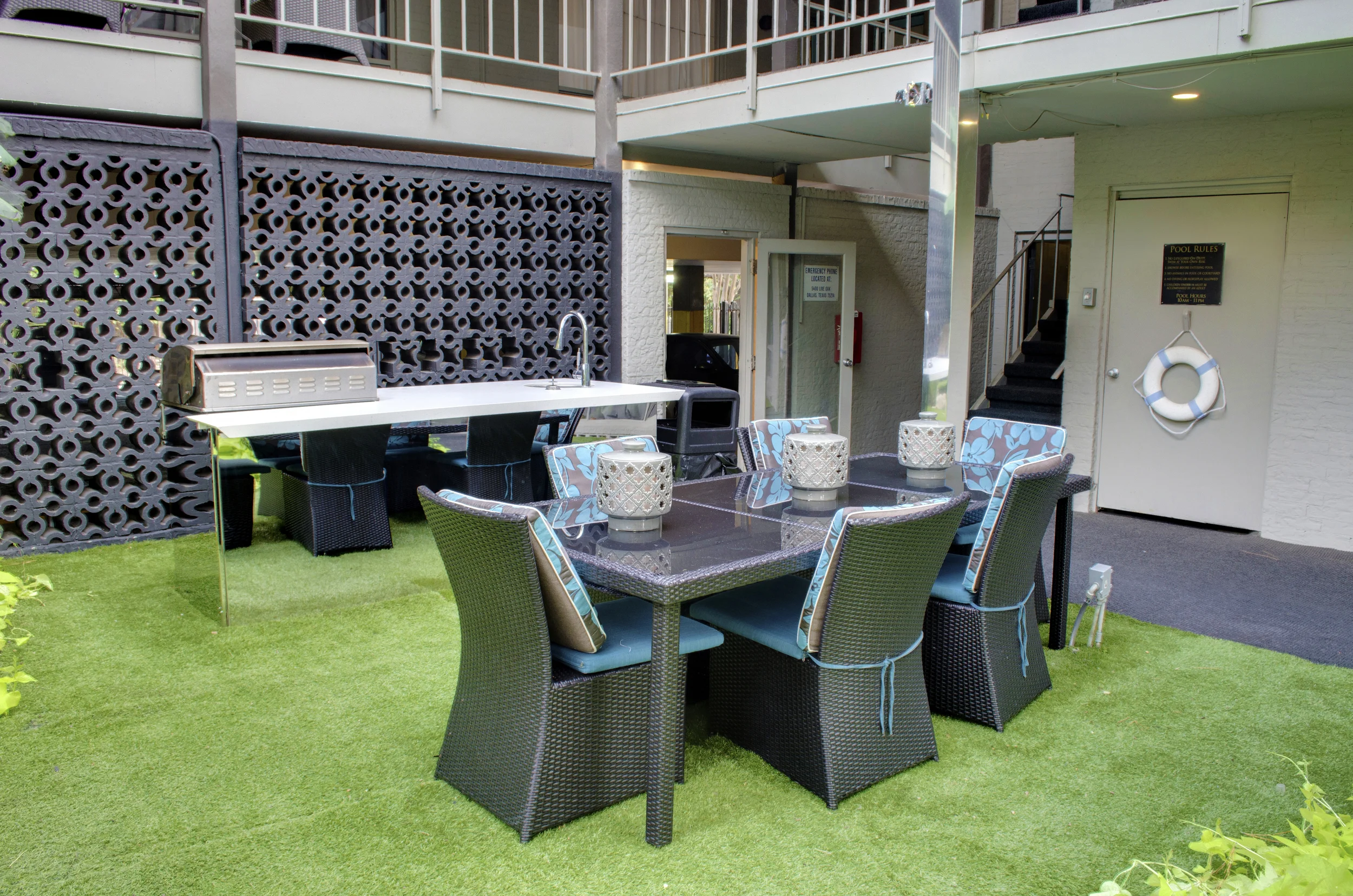 OUTDOOR DINING 5400 LEPARC 1.jpg