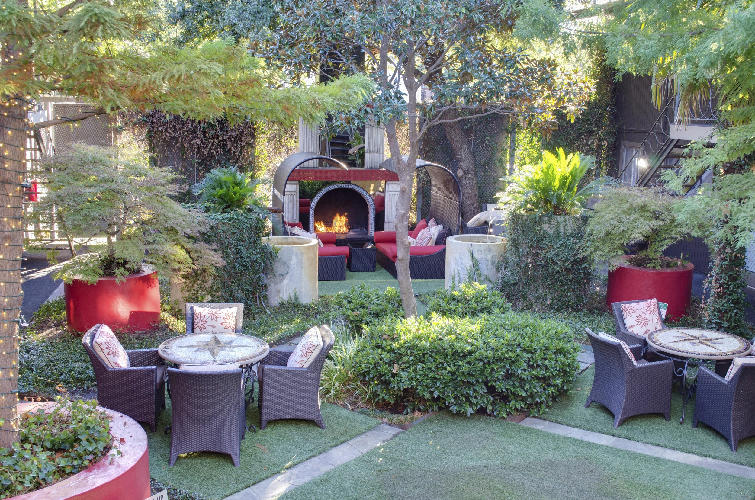 OUTDOOR DINING 1001A DRAKE 2.jpg