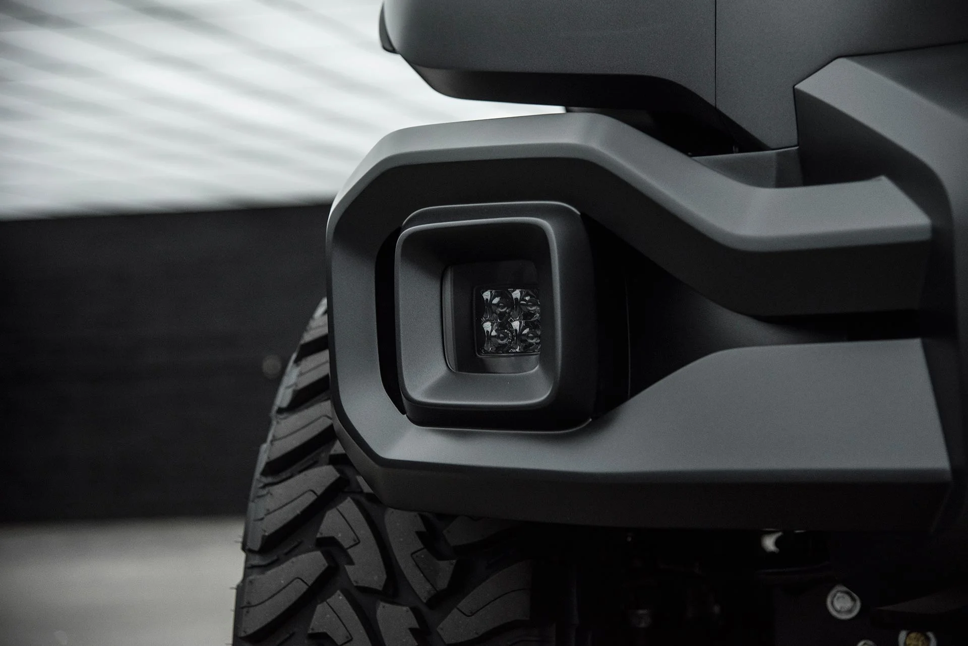 rezvani_tank_fog_lamps.jpg