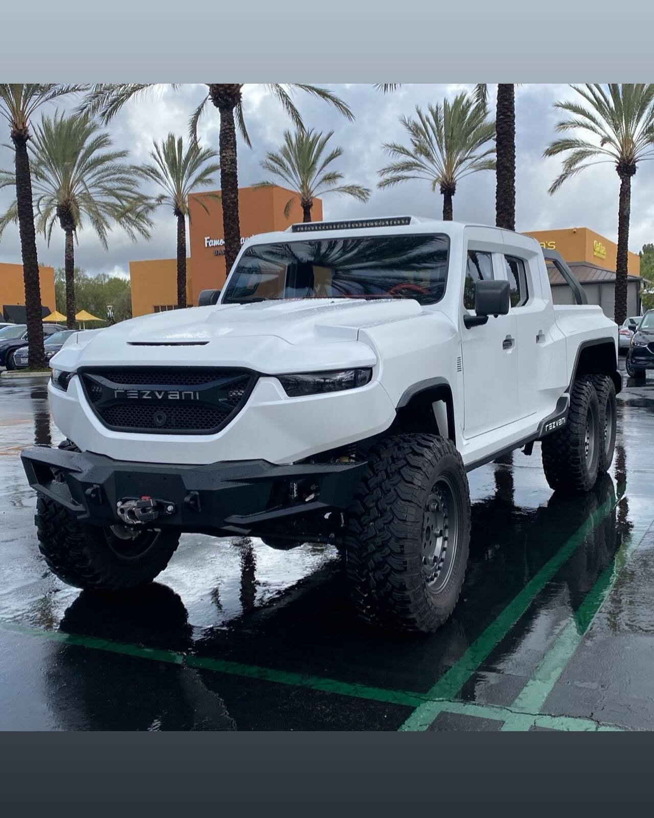 Snow White 🍎 #rezvanimotors #rezvanihercules6x6 #madeinusa #carswithoutlimits #instadaily #instalike #trucks #oc